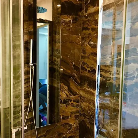 Squared Head-apartment With Terrace In * Nice