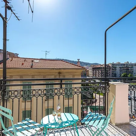 Squared Head-apartment With Terrace In Apartment Nice