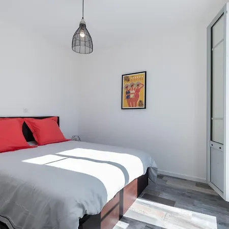 Squared Head-apartment With Terrace In Apartment Nice