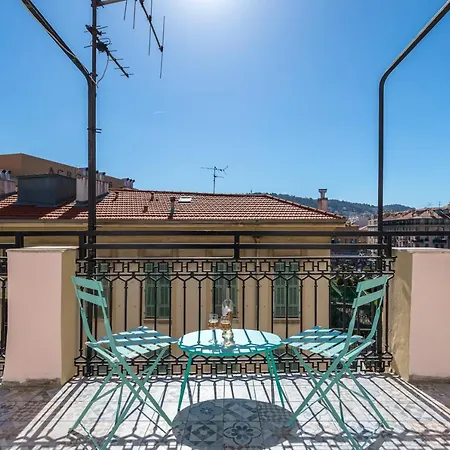 Squared Head-apartment With Terrace In Apartment *