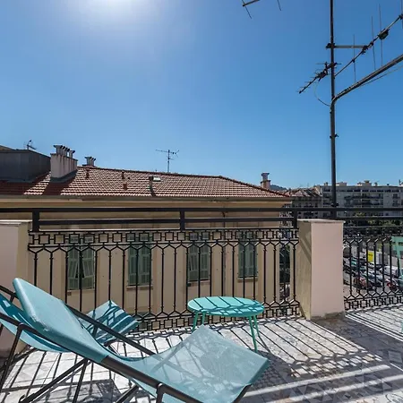 Squared Head-apartment With Terrace In *